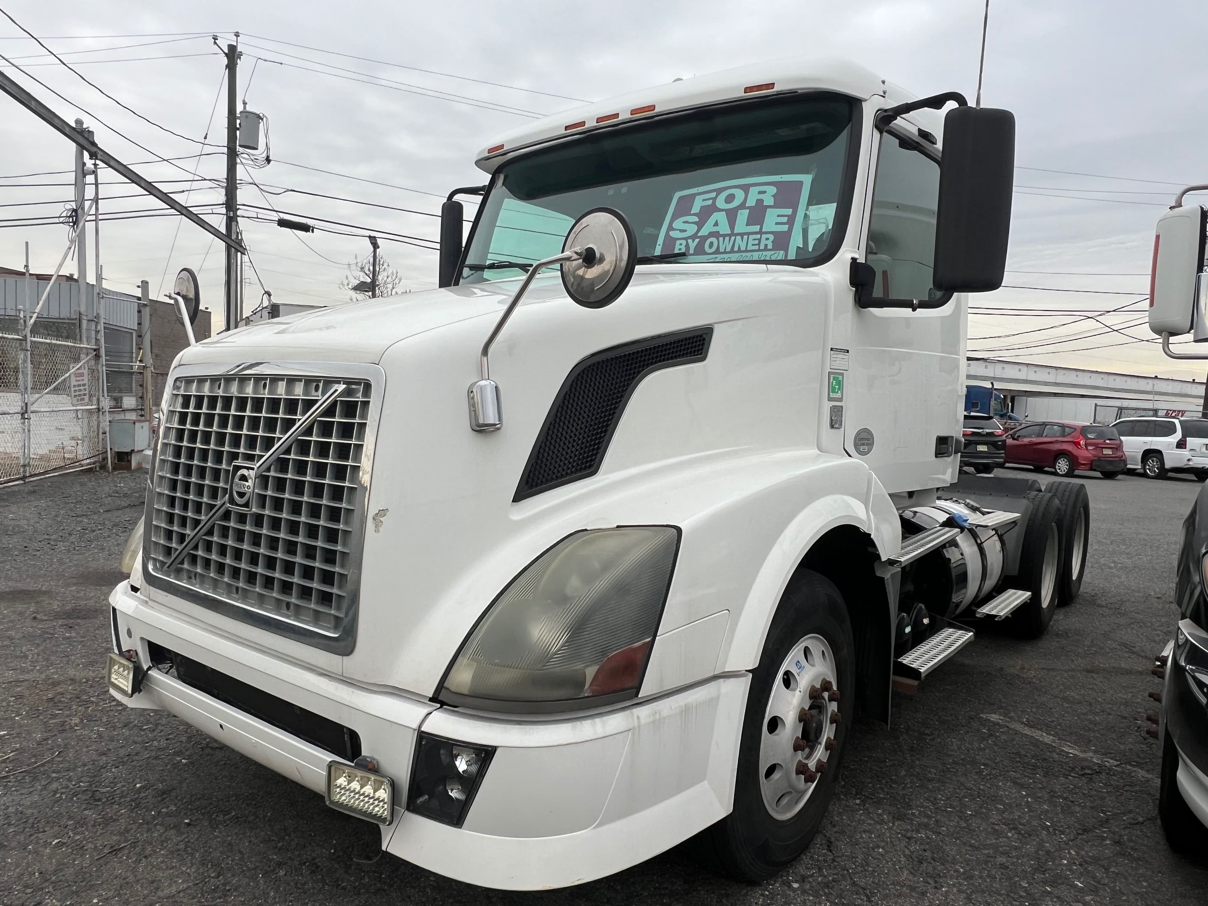2012 Volvo VNL image 1