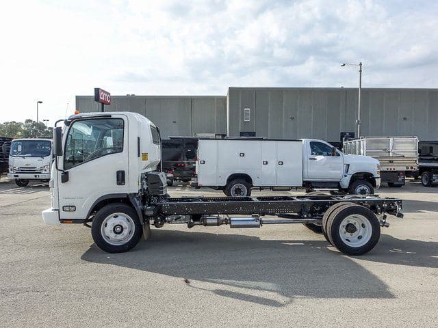 2025 Chevrolet 4500 HG LCF Gas Work Truck 150" Wheelbase Cab Chassis image 6