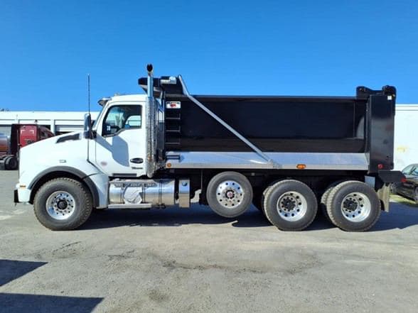 2025 Kenworth T880 image 4