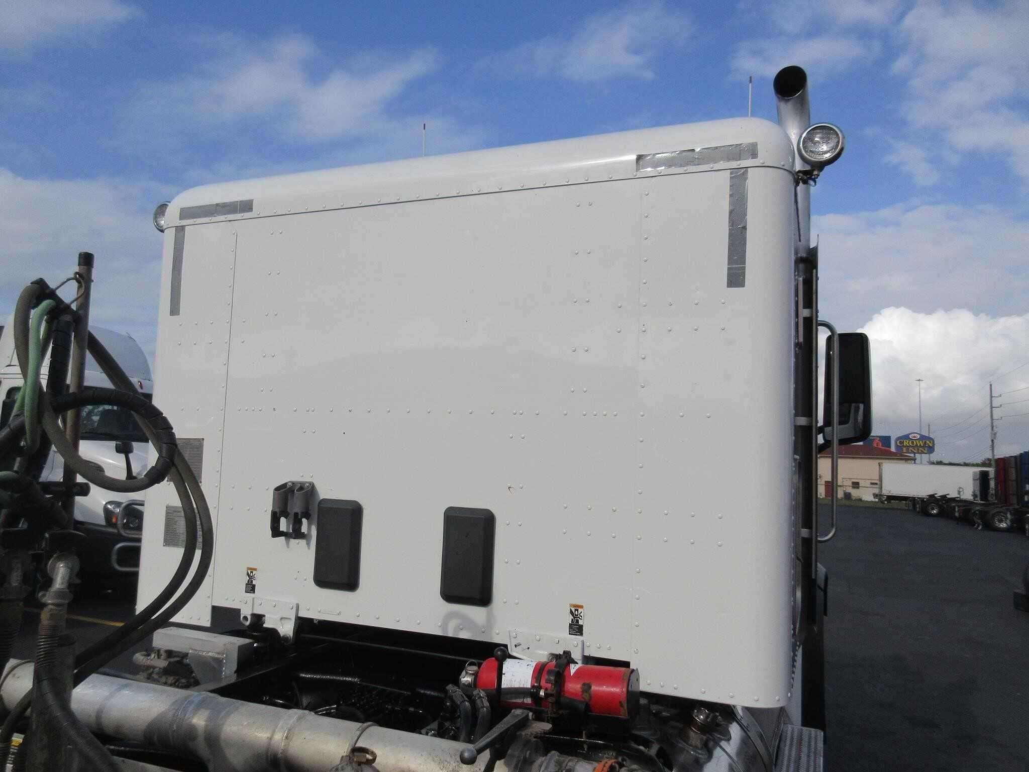2019 Peterbilt 567 image 16