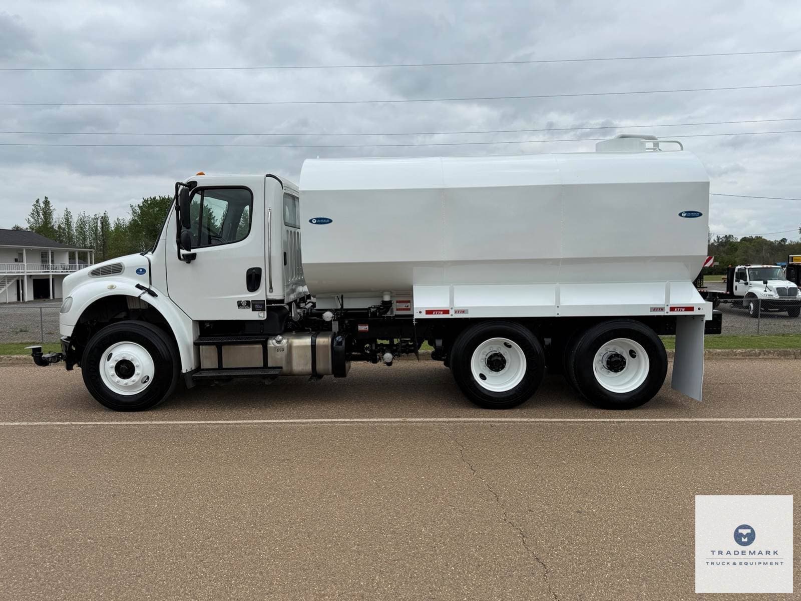 2019 Freightliner M2 image 3