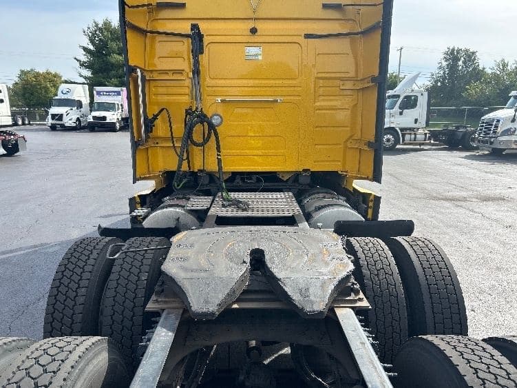 2022 Volvo VNL image 4