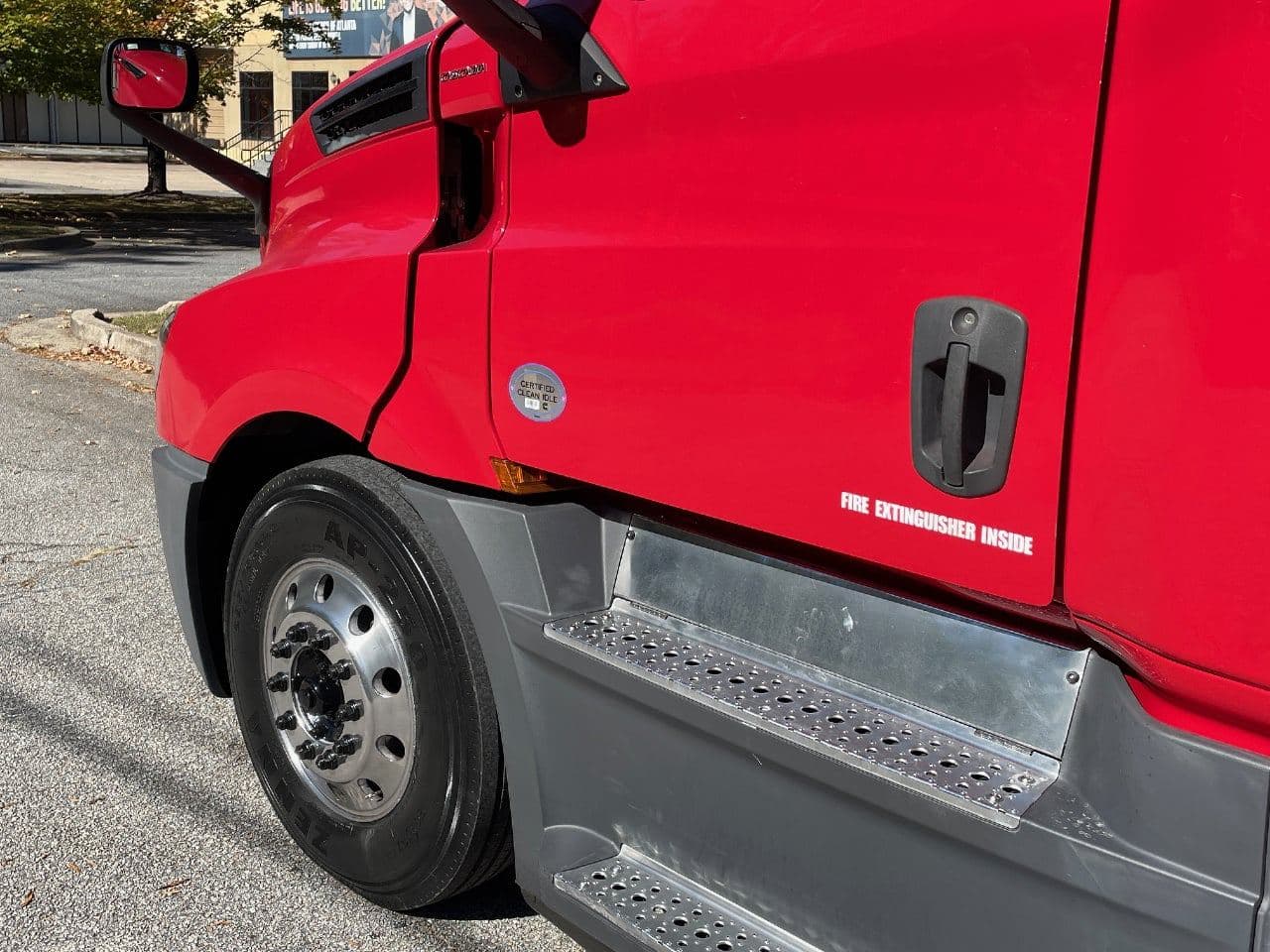 2020 Freightliner Cascadia 126 image 9