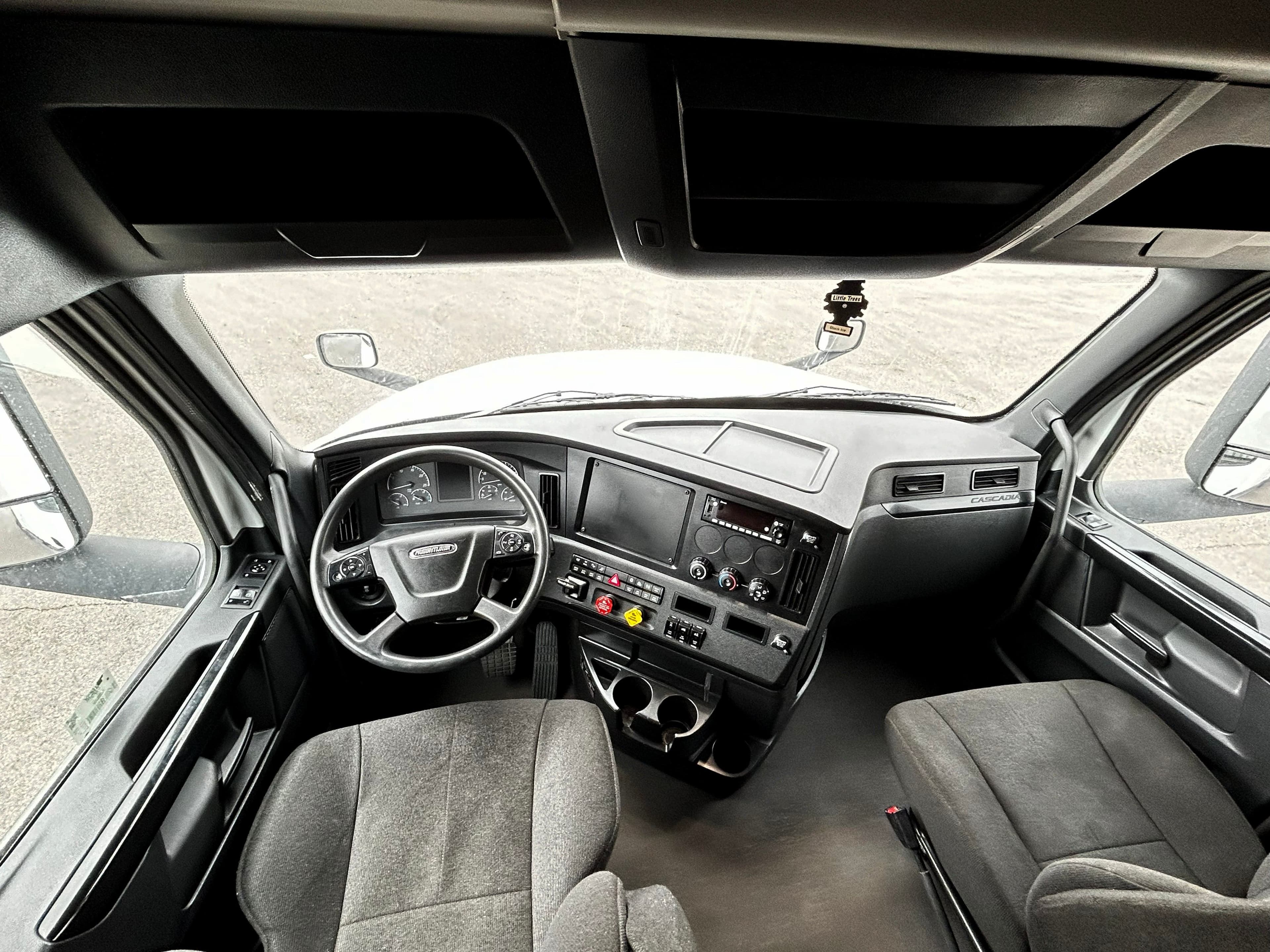 2025 Freightliner Cascadia image 10