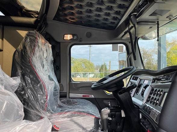 2024 Kenworth W9 Series image 3