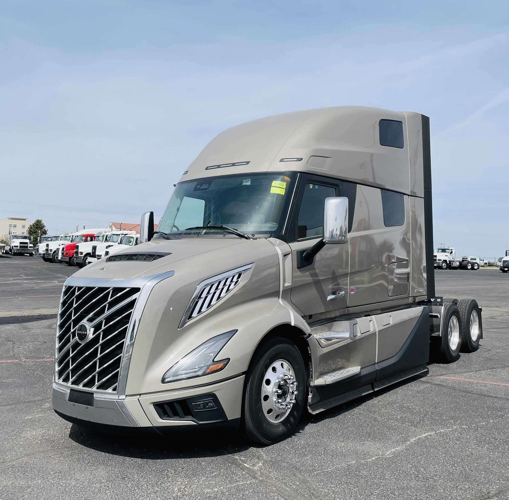 2025 Volvo VNL860 image 2