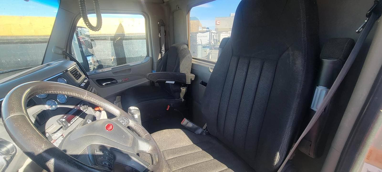 2020 Peterbilt 579 image 5