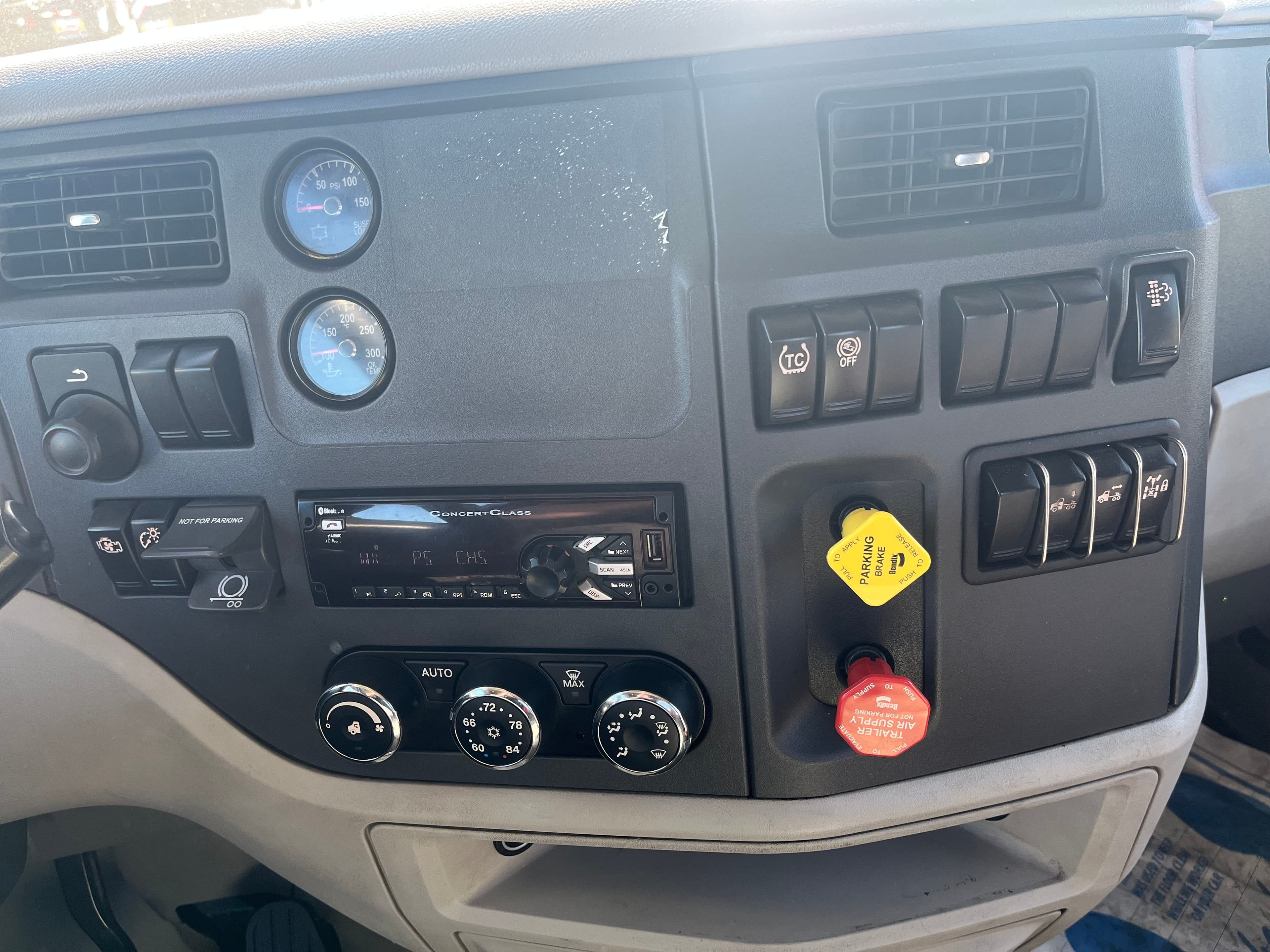 2020 Peterbilt 579 image 6