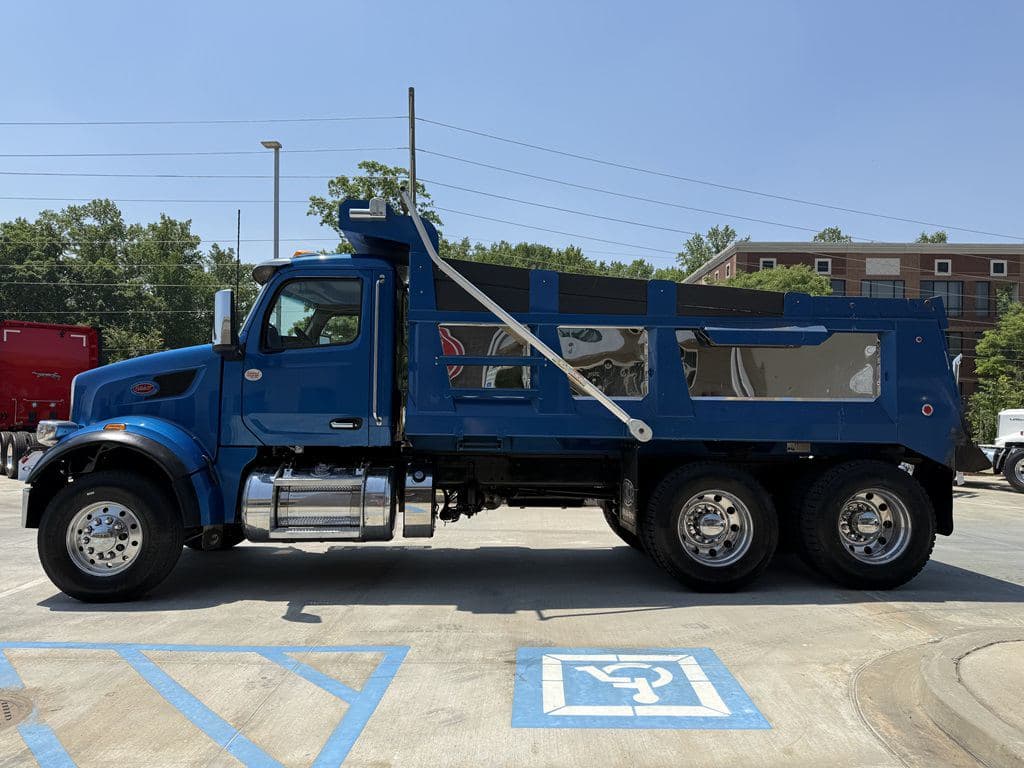 Used 2025 PETERBILT 567 image 4