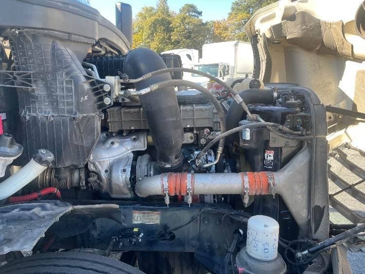 2019 Freightliner Cascadia 126 Day Cab Truck - 435HP, 12 Speed Automatic image 13