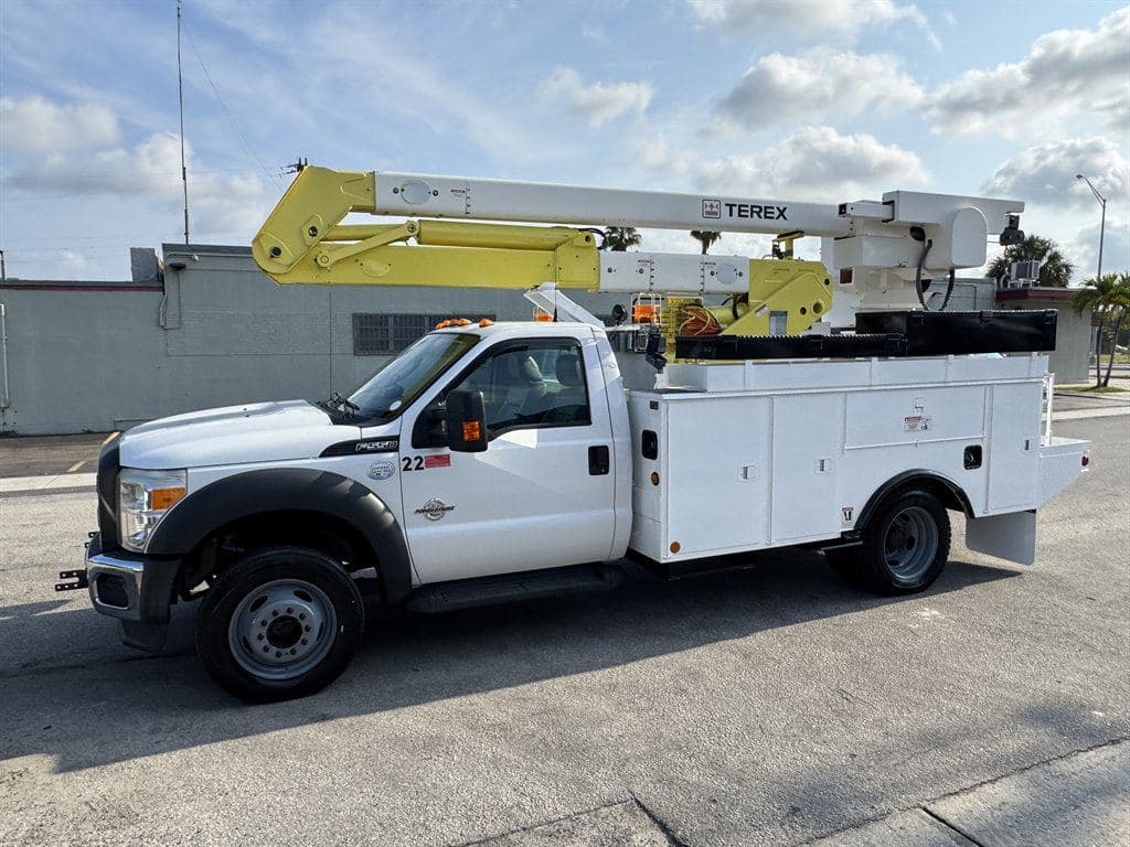2016 Ford F550 image 5