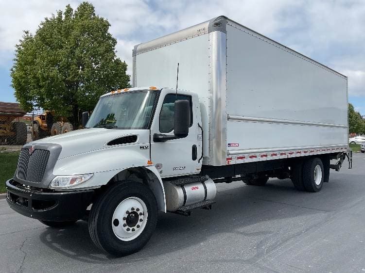 2022 International MV607 Box Truck - 220HP, 6 Speed Automatic, Roll up Door image 3