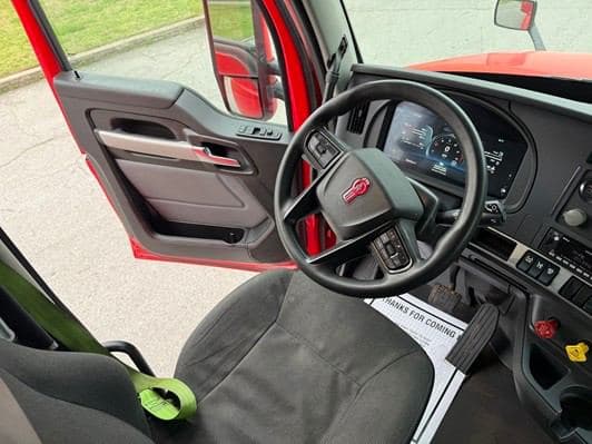 2022 Kenworth T680 image 29