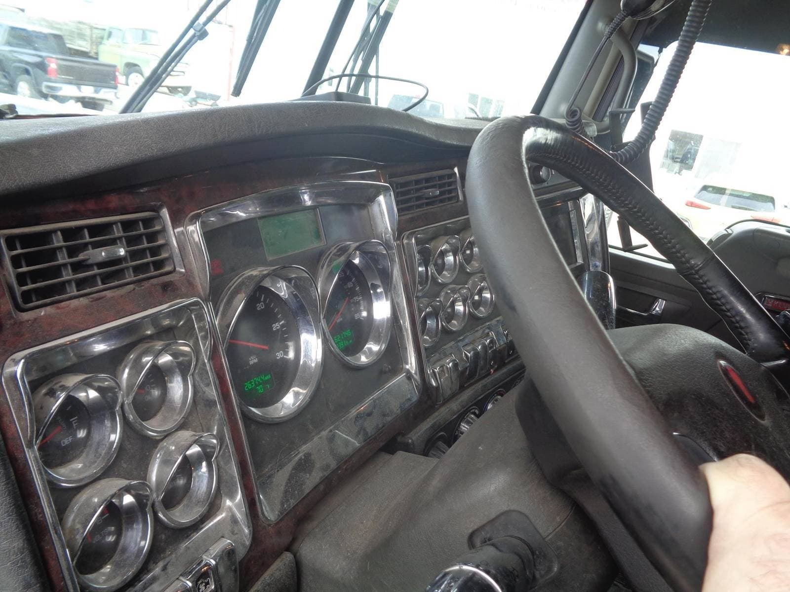 2016 Kenworth W9 Series image 8