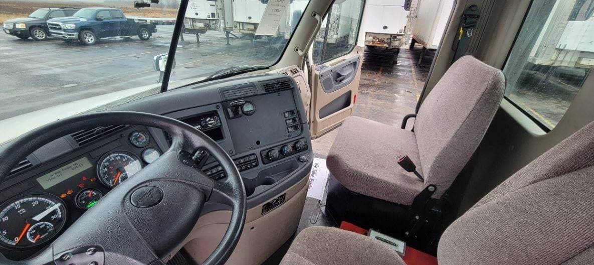 2018 Freightliner Cascadia image 8