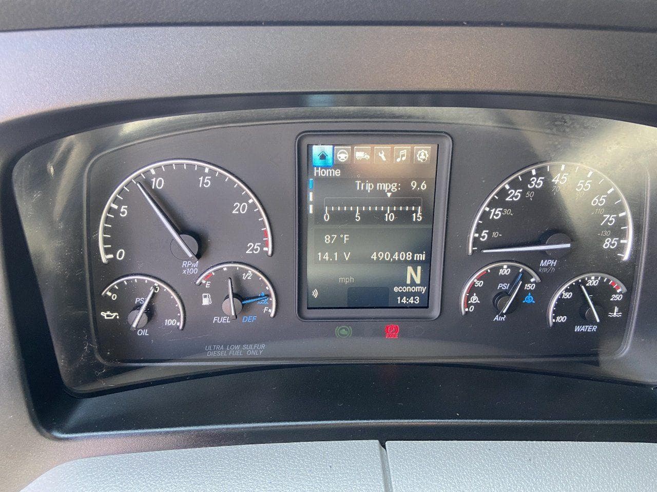 2022 FREIGHTLINER Cascadia CA126 ** Tandem Axle Sleeper image 11