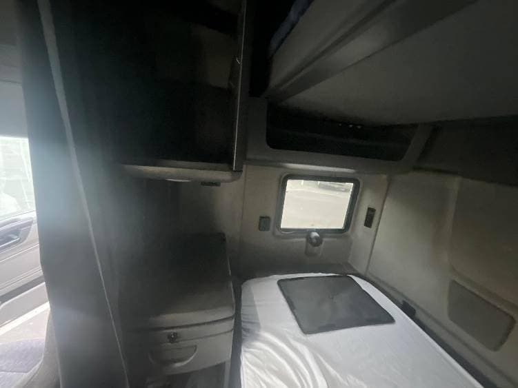 2023 International LT62F image 10