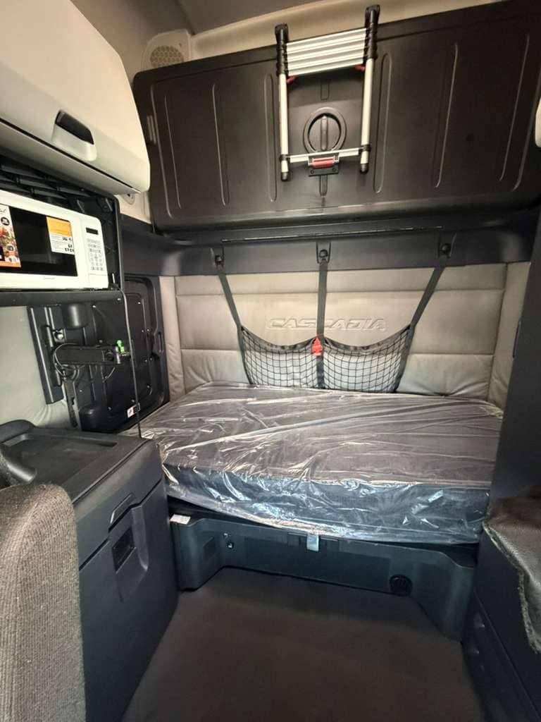 2021 Freightliner Cascadia image 8