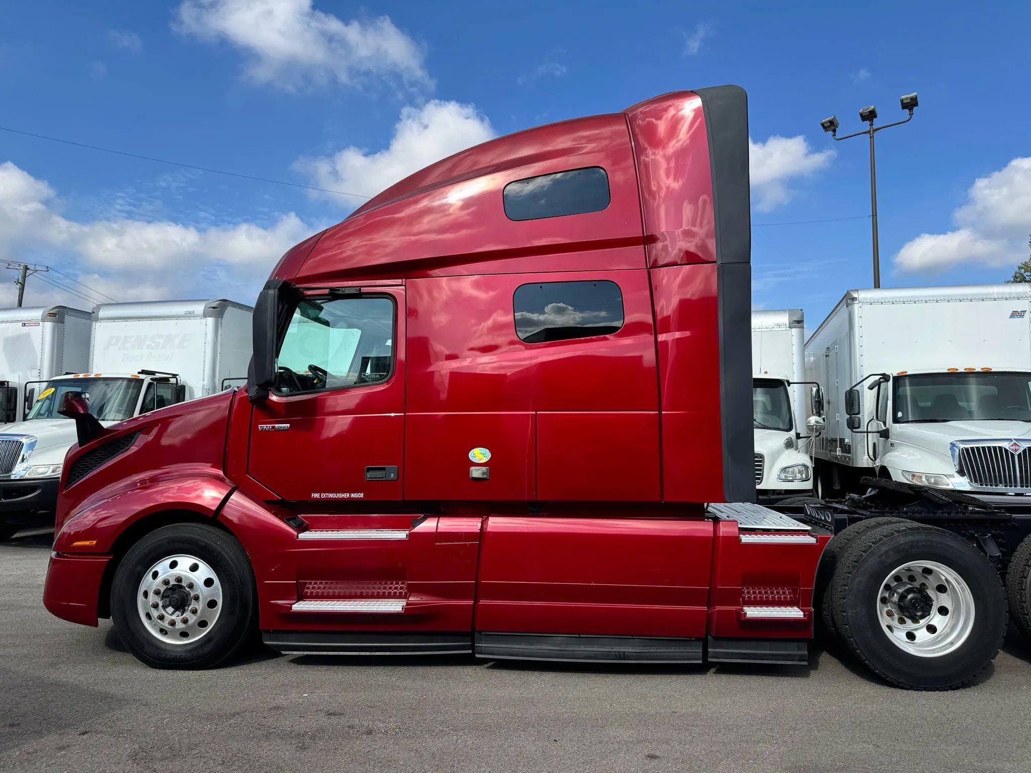 2021 Volvo VNL image 17