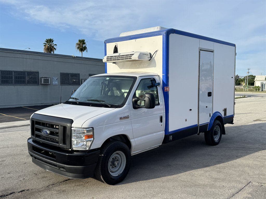 2023 Ford E350 Cutaway image 4