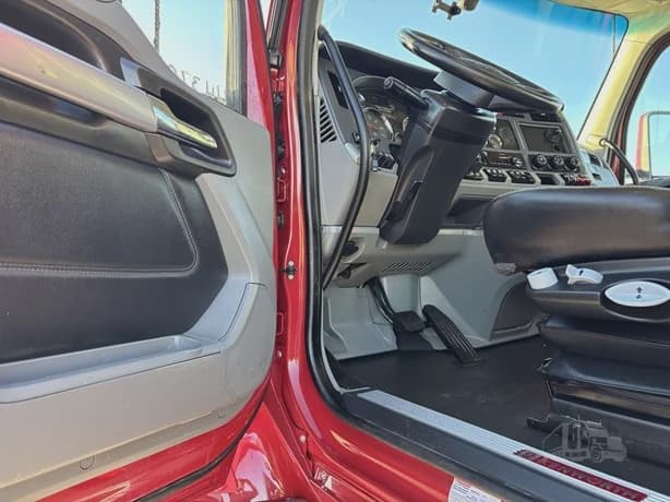 2021 Kenworth T680 image 7