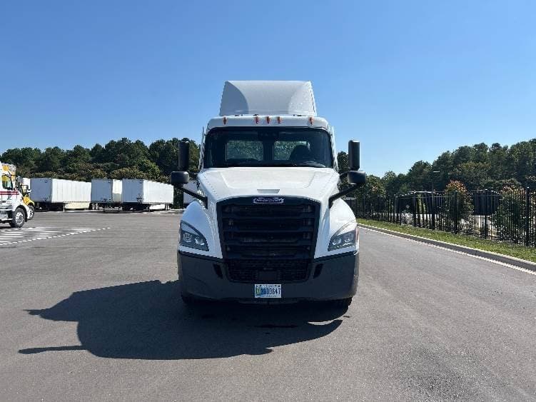 2021 Freightliner Cascadia image 3