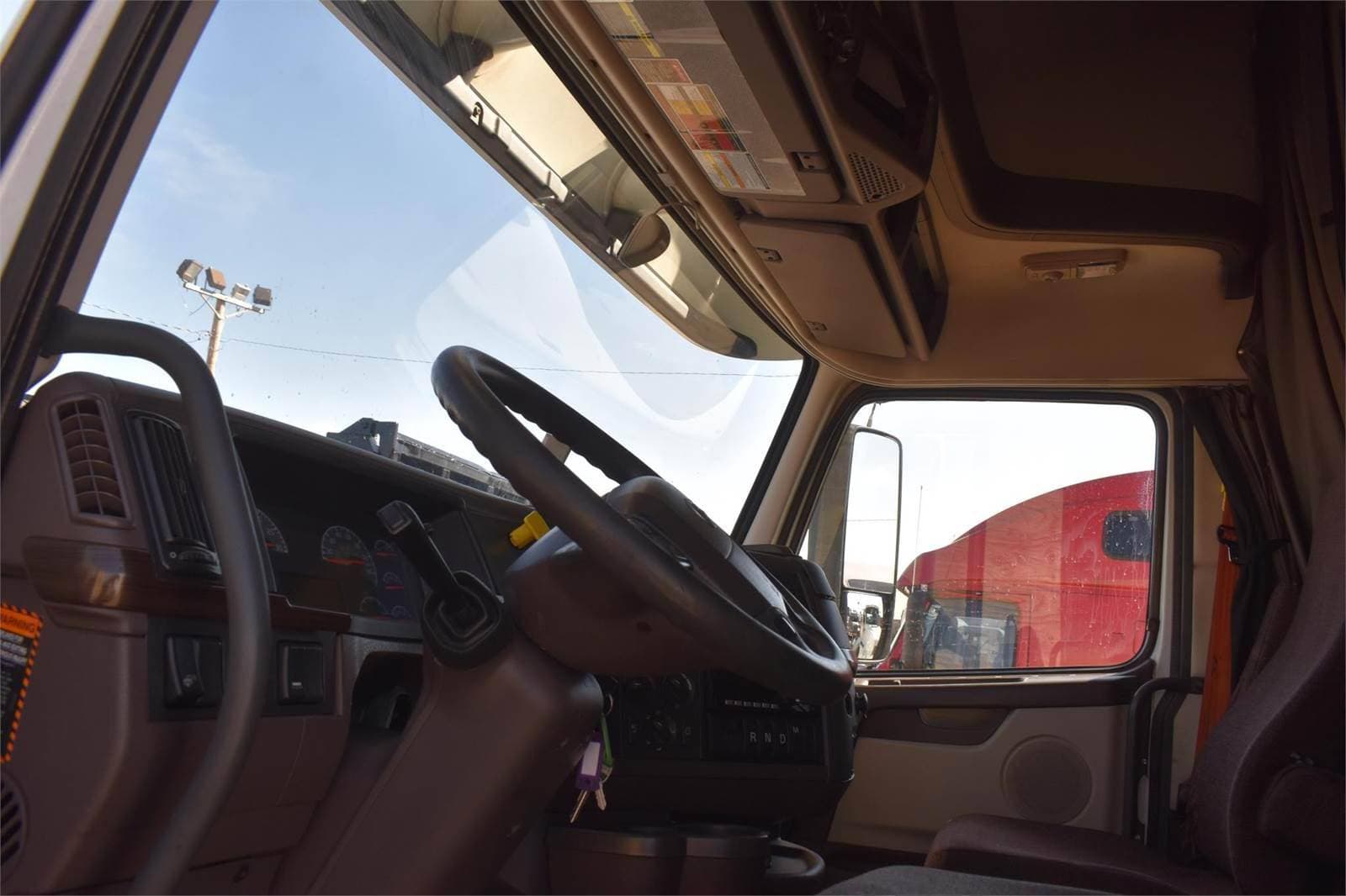 2016 Volvo VNL64T670 image 6