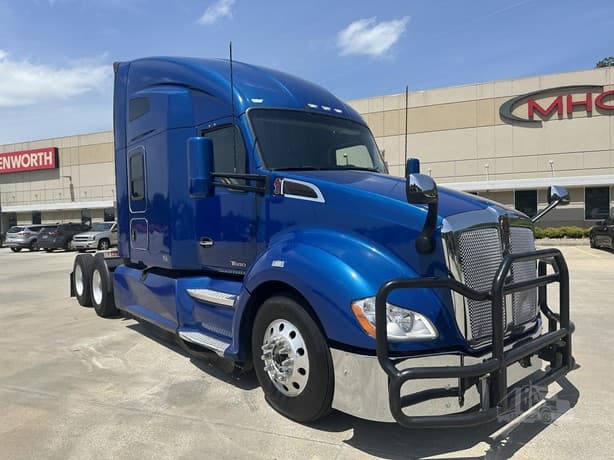 2021 Kenworth T680 image 1