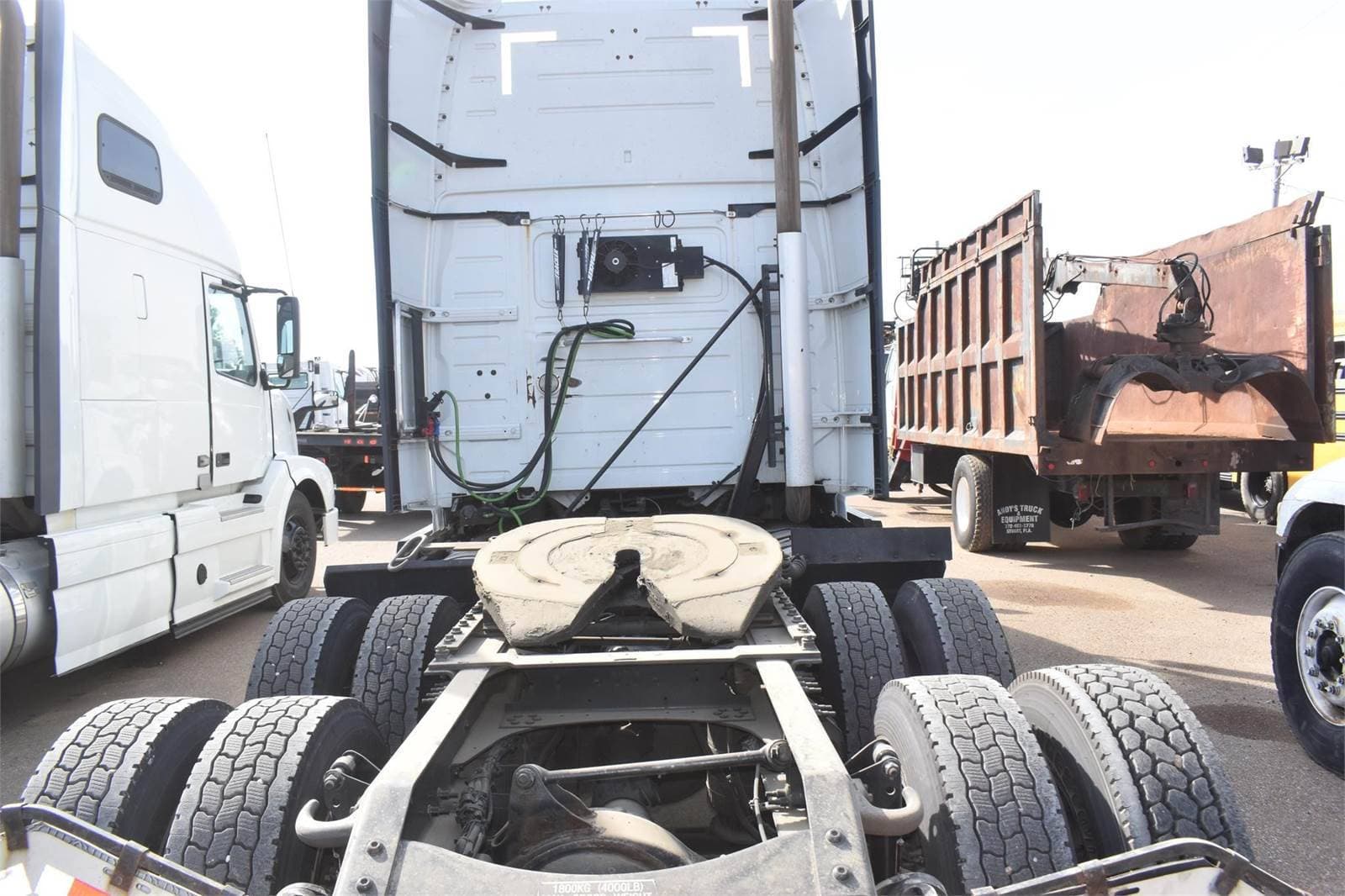2016 Volvo VNL64T670 Sleeper Semi Truck  image 3