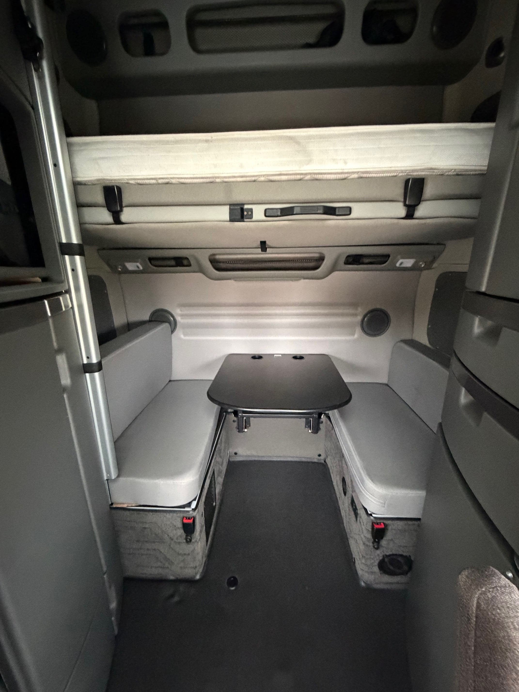 2024 Volvo VNL image 9