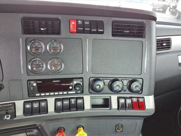 2023 Kenworth T880 image 9