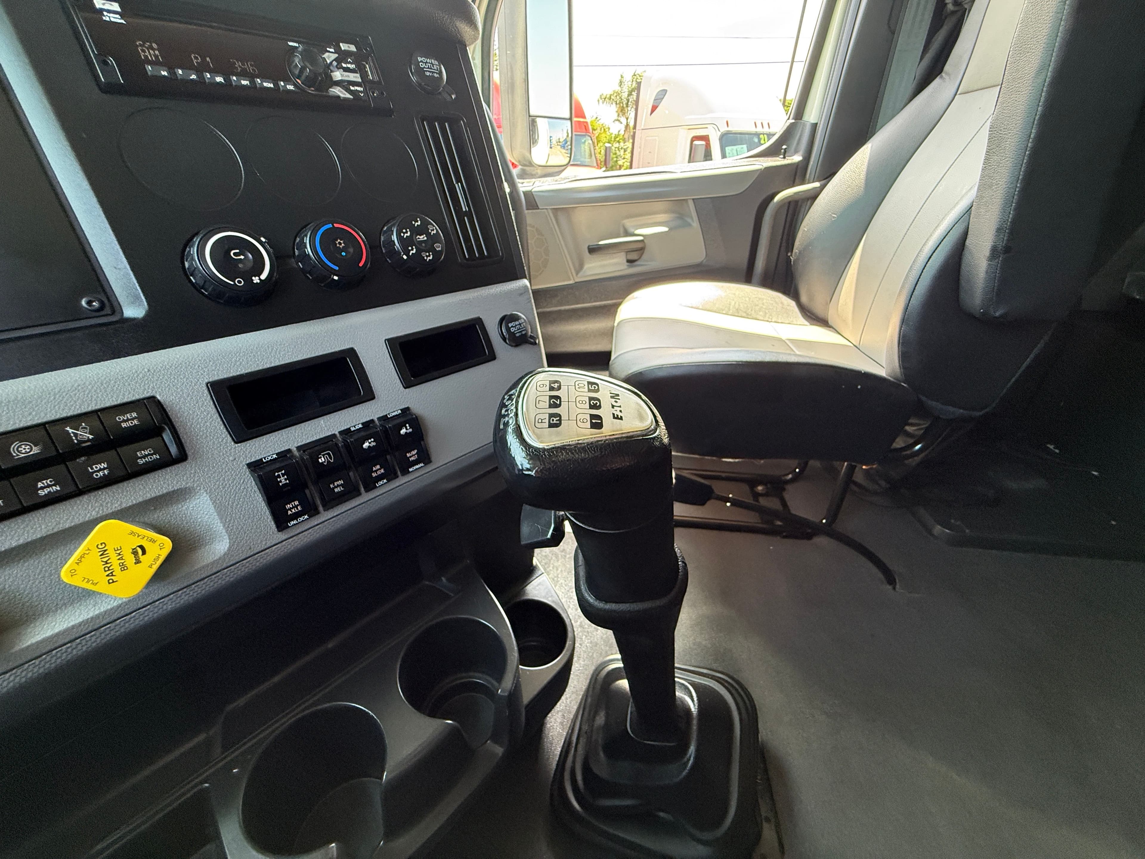 2021 Freightliner Cascadia 126 image 21