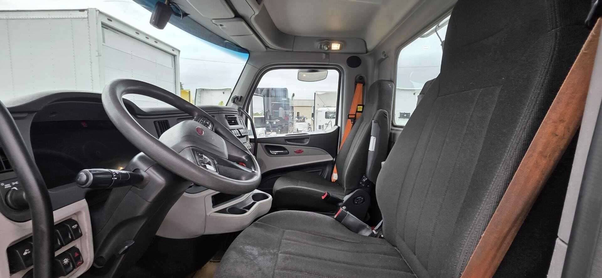 2023 Peterbilt 567 image 13