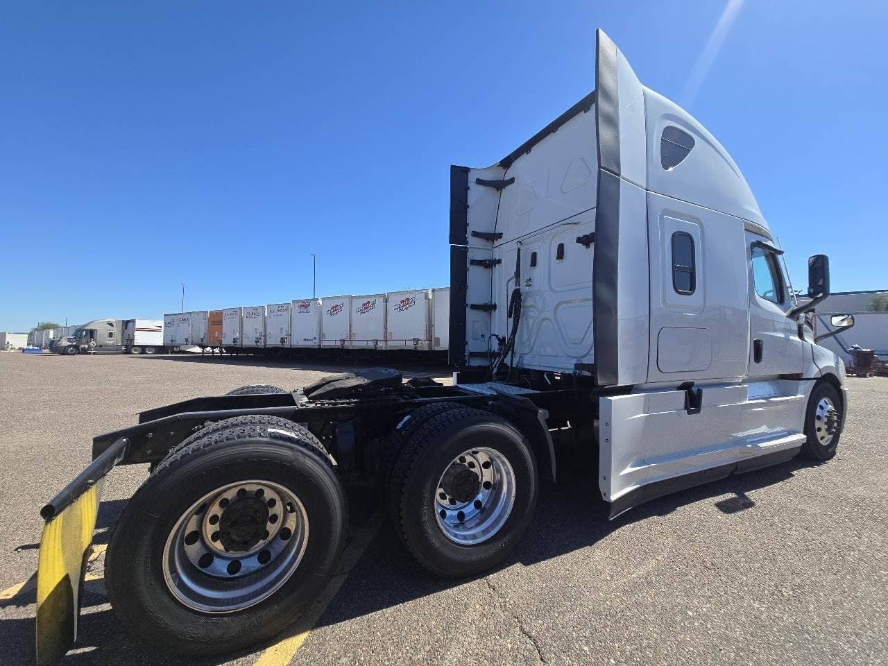 2021 Freightliner Cascadia 126 Sleeper Semi Truck - 72" Condo, Detroit 400HP, Automatic image 8