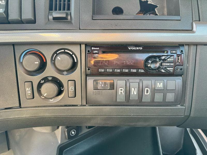 2020 Volvo VNL image 23