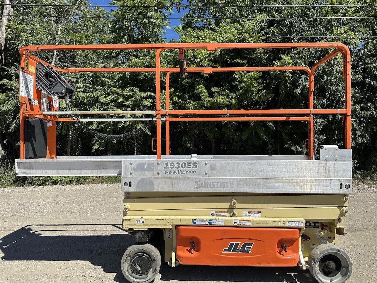 2014 JLG 1930ES image 1