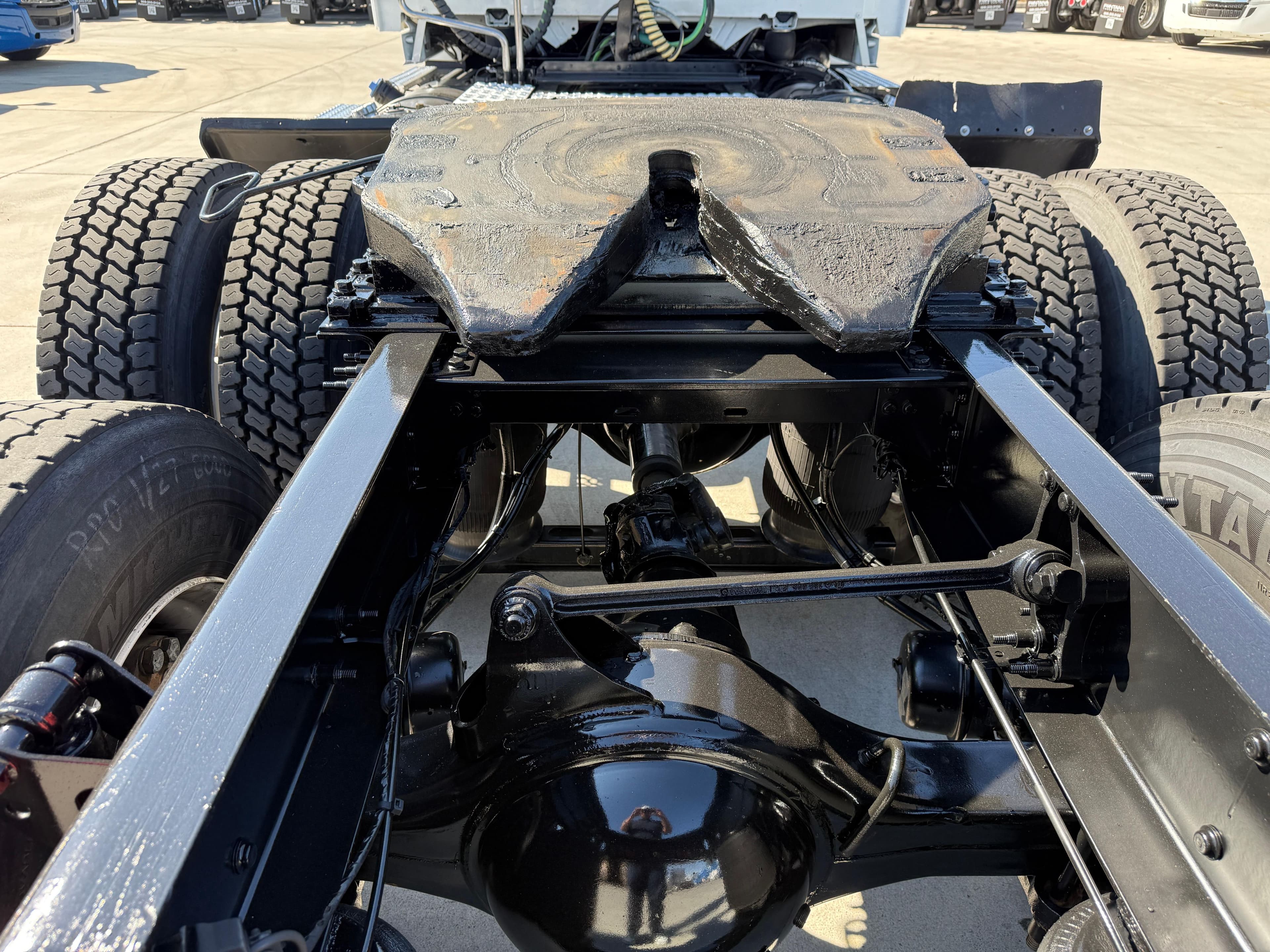 2019 Volvo VNL64T300 image 12