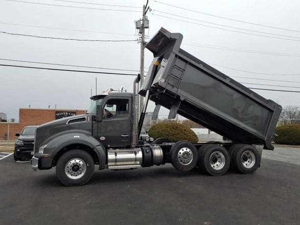 2025 Kenworth T880 image 9