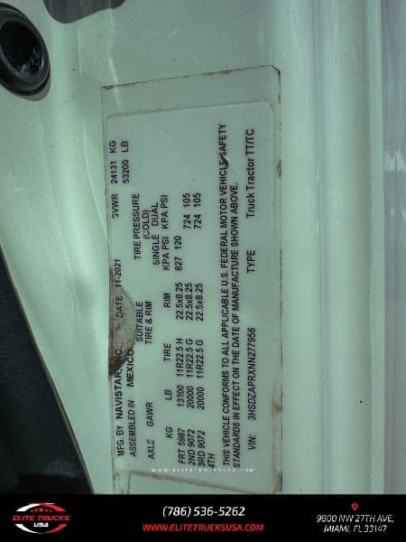 2022 International LT625 image 29