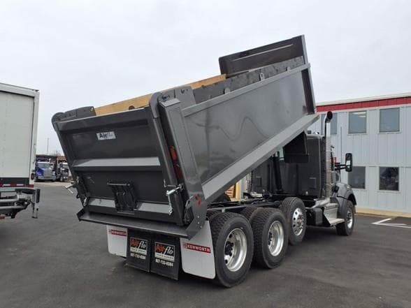 2025 Kenworth T880 image 4