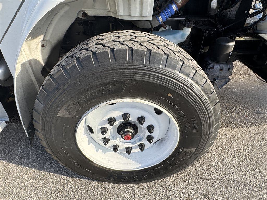 2016 Freightliner M2 106 image 37