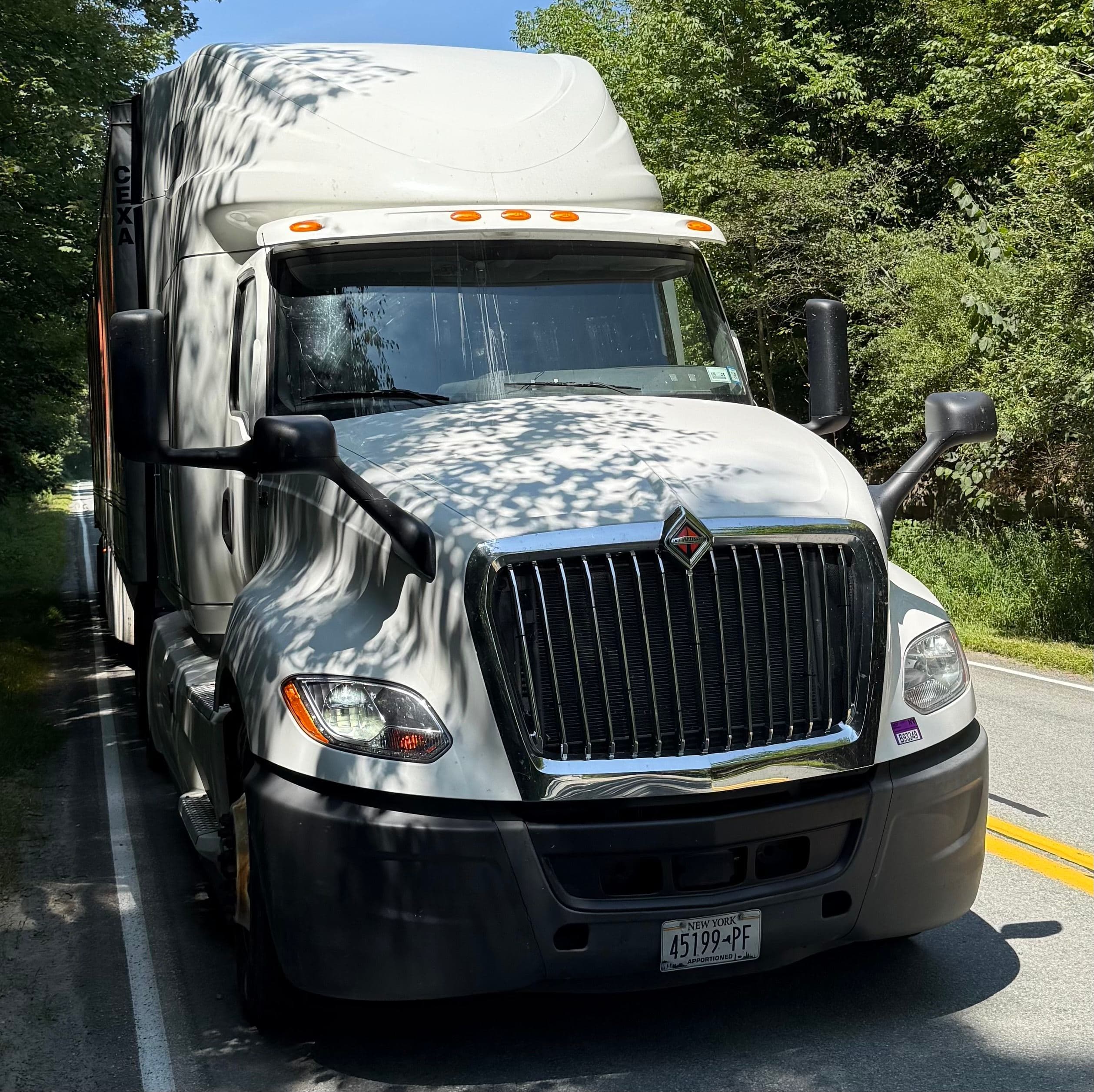 2019 International LT625 image 3