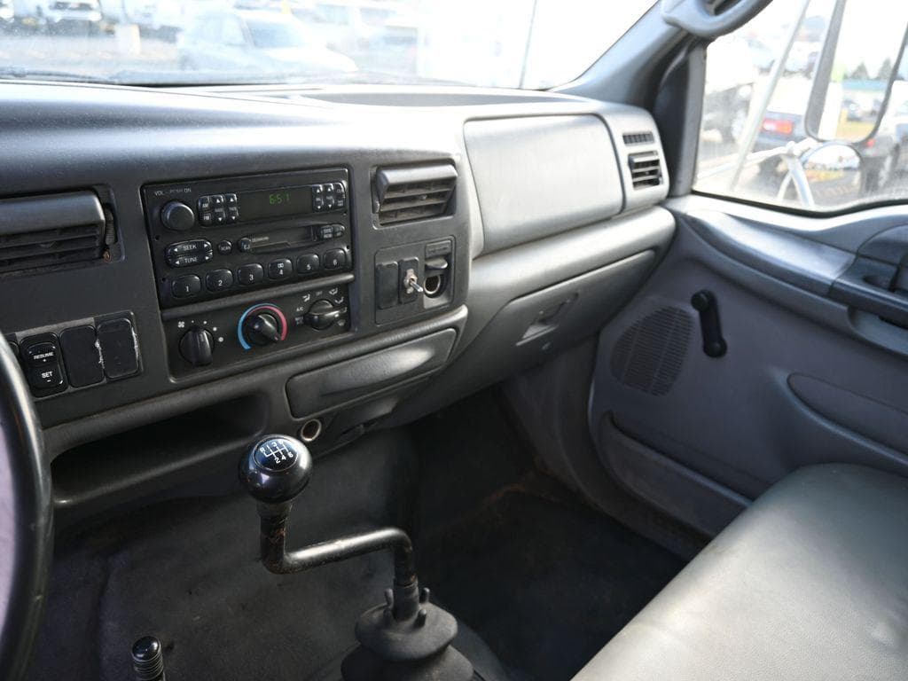 2004 Ford F-650SD XL DRW image 18