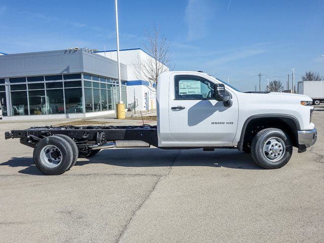 2026 Chevrolet Silverado 3500HD Work Truck image 2