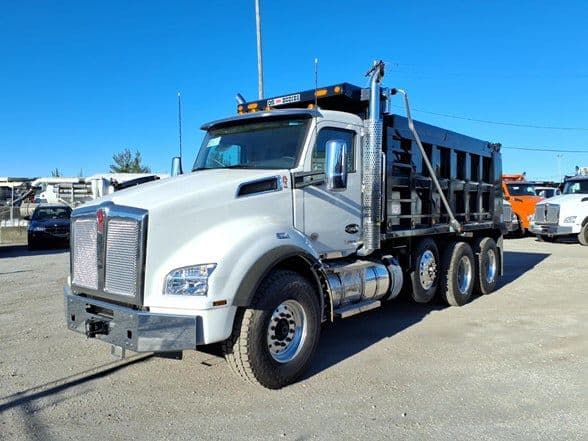 2026 Kenworth T880 image 3
