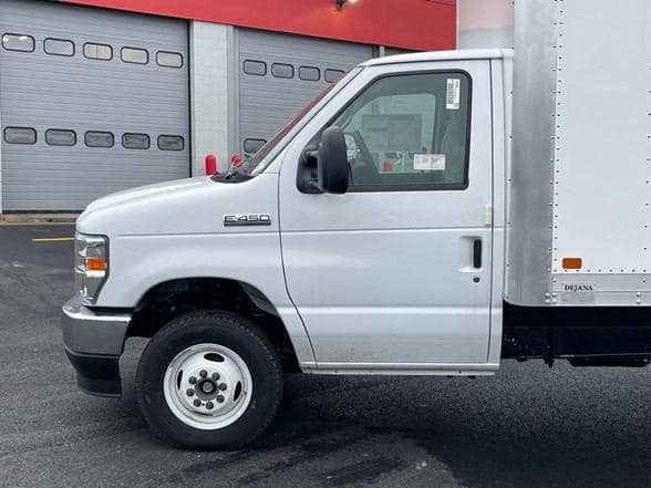 2024 Ford E450 image 9