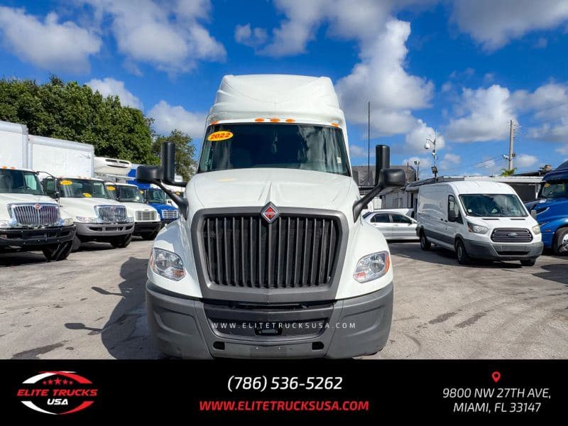 2022 International LT625 image 10