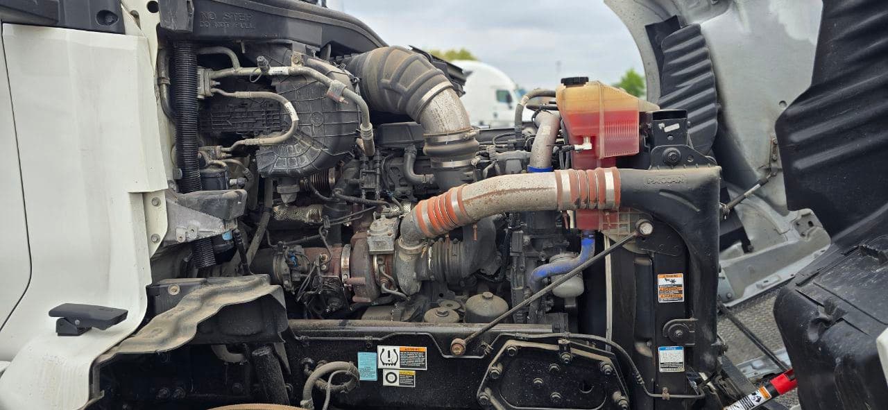 2022 Kenworth T680 image 10