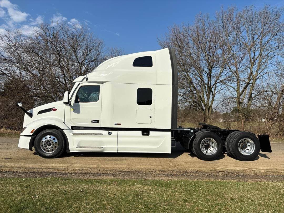 2024 Peterbilt 579 image 3