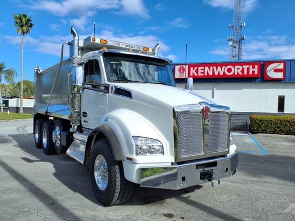2025 Kenworth T880 image 3